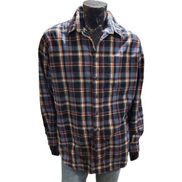 L.L. Bean Men's Plaid Flannel Button-Up Shirt. - Picture 1 of 3